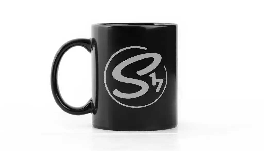 TAZA NEGRA MOCKUP MAGICA.webp